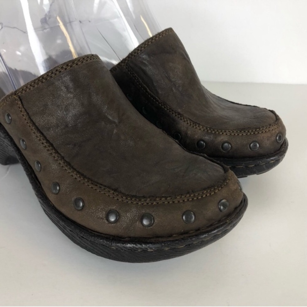 BORN Women's Sz 7 Brown Leather inside/out Studded Slip On Clogs Mules Exc Cond